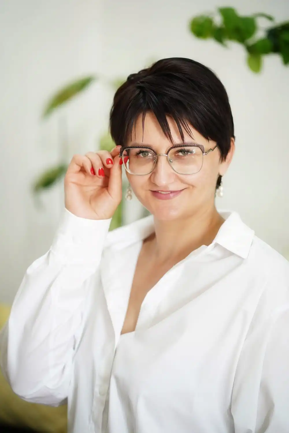 Мастер по маникюру и педикюру Людмила